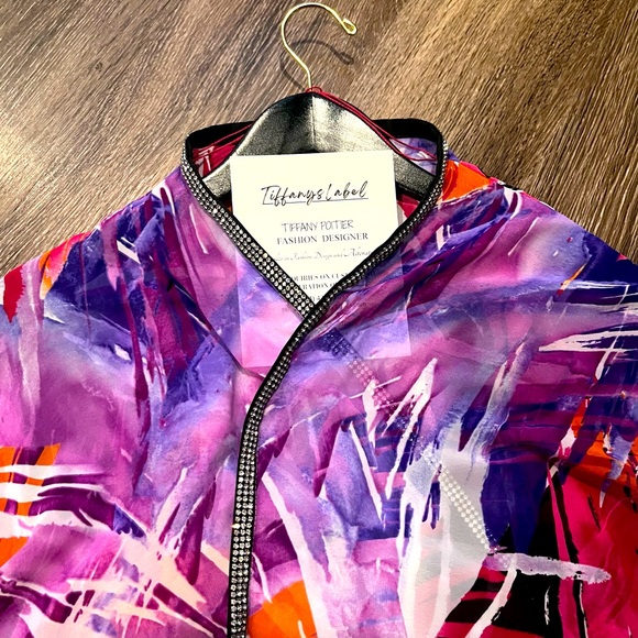 TIFFANYSLABEL PRINTED COLORFUL KIMONO TOP/WRAP W/RHINESTONE APPLICATION & BELT - Picture 5 of 11